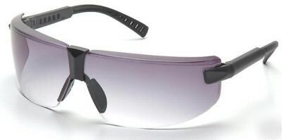 New pyramex gradient gray tint sun & safety glasses