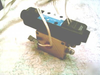 Vickers directional valve 12 volt on vickers block