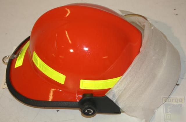 New chieftain model 911 structural fire fighting helmet 