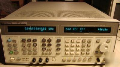 Hp 8664A 0.1-3GHZ synthesized signal generator, opt.001