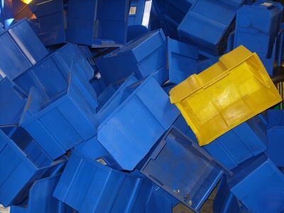 Plastic stackable bins - 18