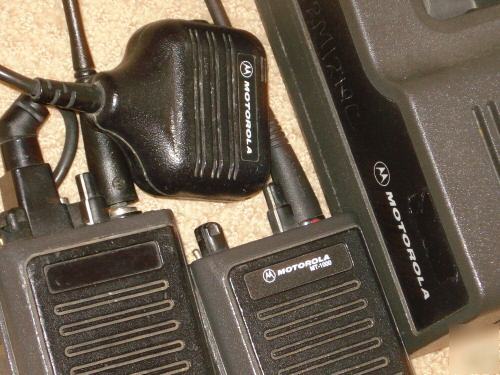 2 motorola 2 way radios MT1000&charging base&microphone