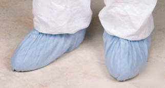 VwrÂ® critical coverÂ® polypropylene shoe covers-150 pair