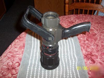 Akron turbojet fire nozzle style 1763 with pistol grip