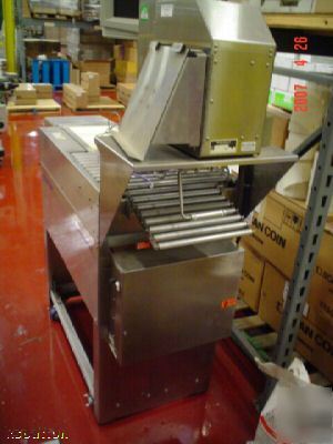 Toledo check weigher with auto ticket print and apply