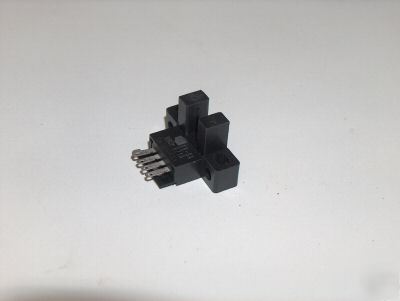 Omron photo microsensor ee-SX671A slot type npn output