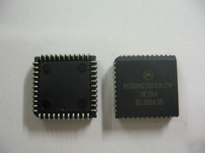 26PCS p/n XC68HC705C9CFN ; integrated circuit