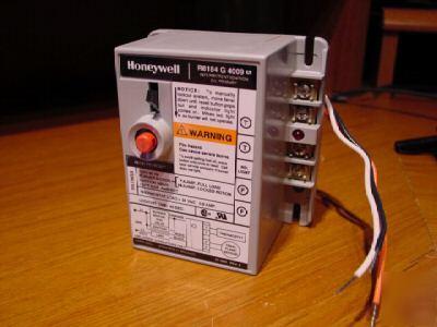 Honeywell R8184G 4009 oil burner control