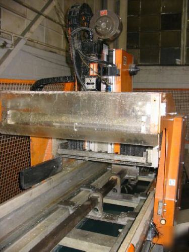 Tekna vertical aluminum machining center elumatic 