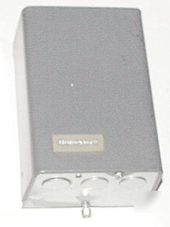 Honeywell aquastat relay L8148A1116 (2260)