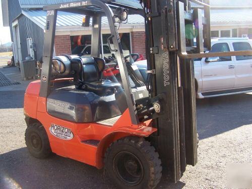 Forklift toyota tow motor seven series fork lift 