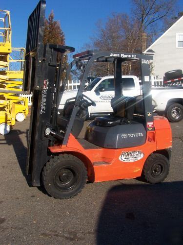 Forklift toyota tow motor seven series fork lift 