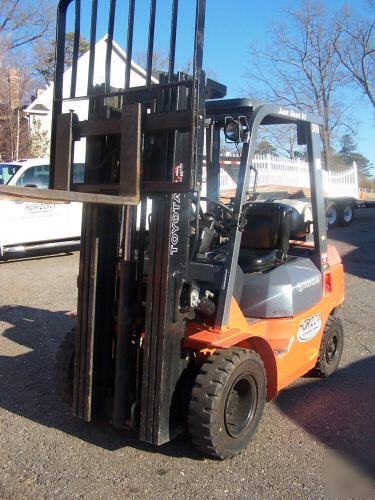 Forklift toyota tow motor seven series fork lift 