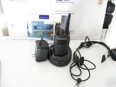 Motorola HT750 4 ch uhf police two way radio 