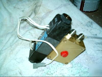 Vickers directional valve 12 volt on vickers block