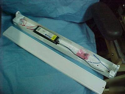New 20 watt 2 ft flourescent lights fixture (4) 