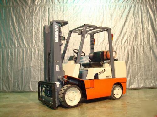 Nissan 8,000 lb forklift 8000 lb fork lift truck - mint