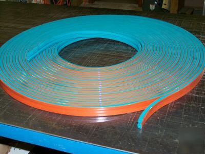 Conveyor belting / twin a hyfen smooth top belt