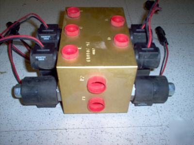 Hydraulic valve bank w/ solenoids