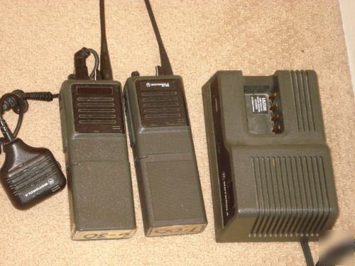 2 motorola 2 way radios MT1000&charging base&microphone