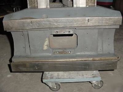 Bridgeport knee, saddle & elevating pedestal