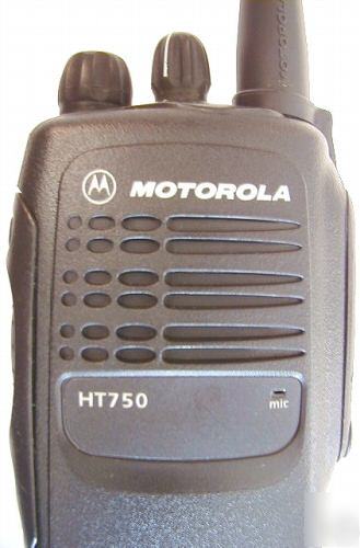 Motorola HT750 uhf hand held two-way radio w/ charger