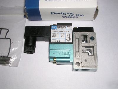 New mac 3/2 stacking solenoid air valve 35A-fae-dalj-1K