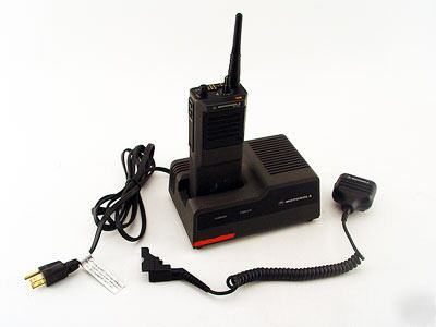 Used motorola uhf MT1000 470-500 mhz radio/charger/mic