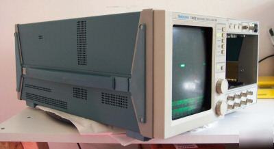 Tektronix 11402 1GHZ digitizing oscilloscope