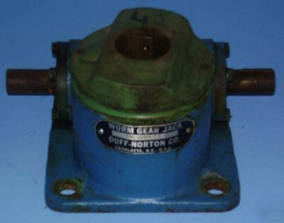 Ten-ton worm gear jack for 72'' raise