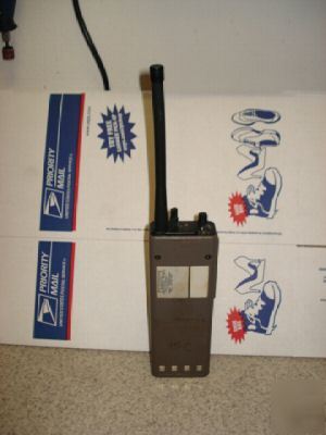 1 motorola HT600 6 ch vhf police two way radio 5 watt