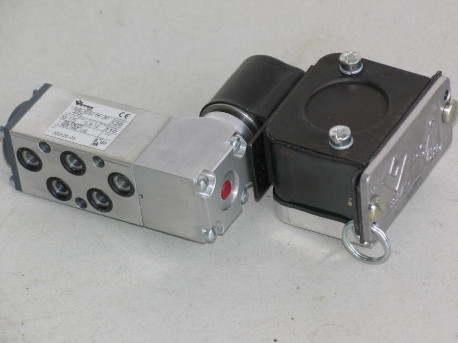 Versa four way solenoid valve