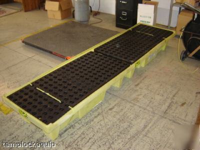Enpac 4 barrel in-line poly-spillpallet spill pallet