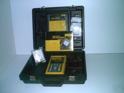 Fluke 123/003S scopemeter w/SCC120 kit