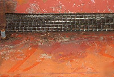 Pull type fertilizer lime spreader