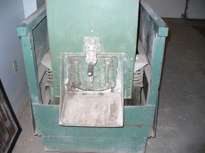Vibratory finishing machine almco V7 fast vibe - great$