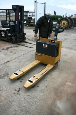 Caterpillar NPP40 powered pallet walkie jack