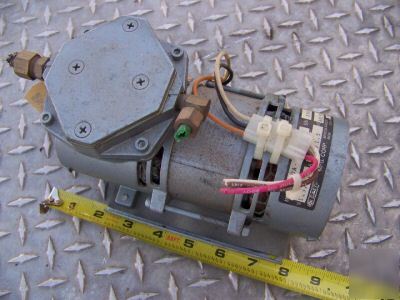 Gast diaphram vacuum pump model moa-1200-hb