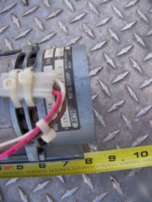 Gast diaphram vacuum pump model moa-1200-hb