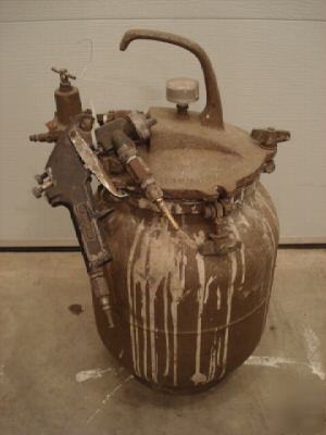 W.r.brown binks paint pot w/ craftman air gun sprayer 