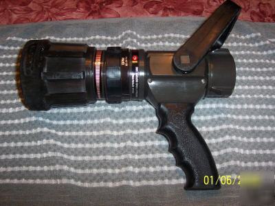 Akron turbojet fire nozzle style 1763 with pistol grip