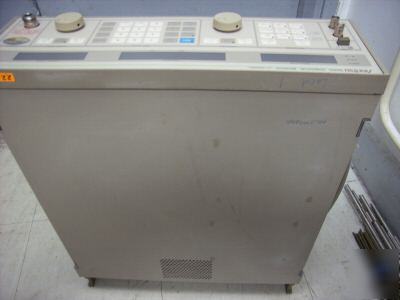 Anritsu MG3602A signal generator 0.1 to 2080 mhz w/ 01