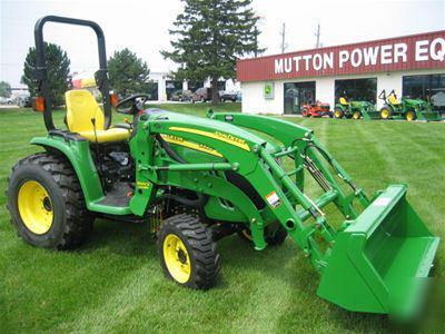 New john deere 3320 compact tractor w/ loader