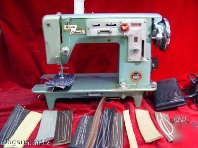 Heavy duty toyota sewing machine great for leather 