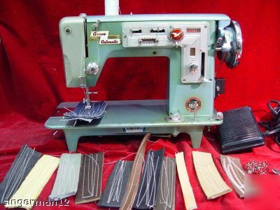 Heavy duty toyota sewing machine great for leather 