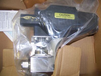 New swagelok valve ss-45S8 VL33C 