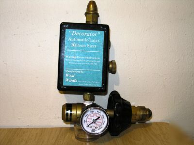 Helium tank regulator w/ automatic balloon sizer