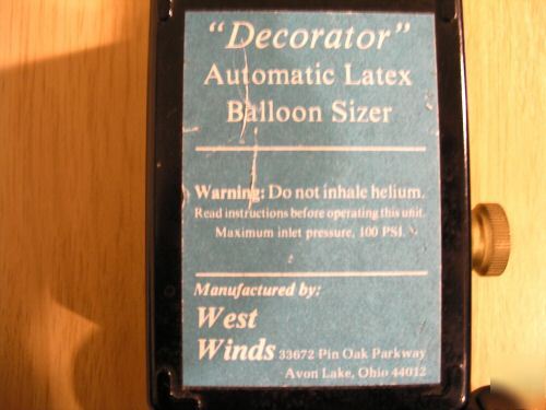 Helium tank regulator w/ automatic balloon sizer