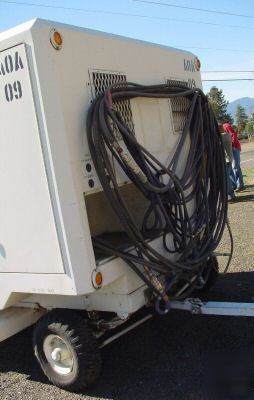 Liquid chiller (ac) airflow