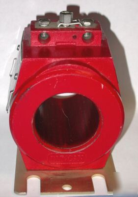 Duncan dcbw current transformer 200:5A cat# 9706-8008